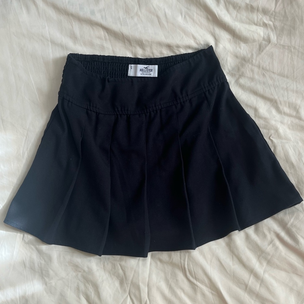 Hollister Women's Black Pleated Skirt